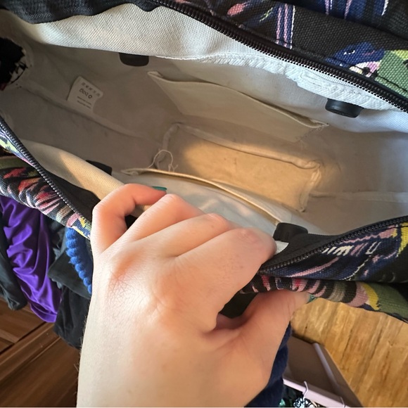 O Bag Vibrant Yellow and Blue Geometric Tote - Picture 5 of 6